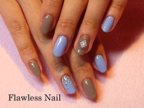 ブルー グレージュ 6118 Flawless Nail フローレスネイル 東京都 恵比寿 のネイルデザインカタログ ビューティーパーク