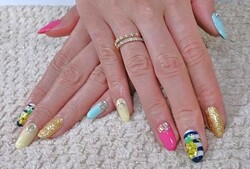 カラフルネイル×パイナップルのアート|Nail salon Reir