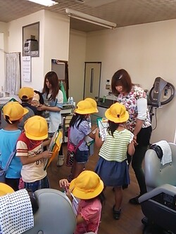 地元の小学生が見学にきました。|サロンドヒロシ 東大沼店