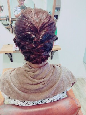 結婚式お呼ばれヘアアレンジ6 Revolucia 博多 レボルシアハカタ 福岡県 博多 の髪型 ヘア スタイルカタログ ビューティーパーク