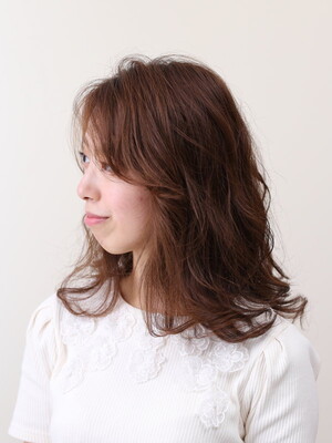 くせ毛のような束感漂うミディアムレイヤー Hair Relaxing Sizallia ヘアーアンドリラクシングシザリア 東京都 巣鴨 の髪型 ヘアスタイルカタログ ビューティーパーク