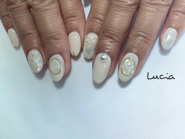 ホワイト×ホログラムnail|Lucia