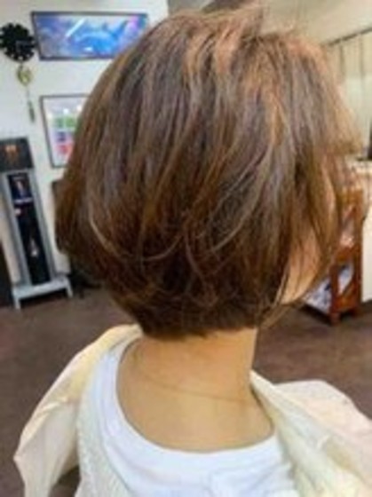動きのあるボブスタイル Atelier Auslese アウスレーゼ 東京都 大森 の髪型 ヘアスタイルカタログ ビューティーパーク
