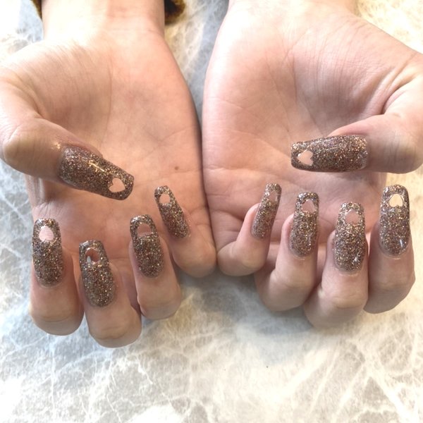 ハートパンチネイル×フラッシュネイル☆（29656）｜CHOCOLAT Nail