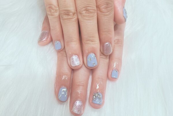 ハンド・ライトコース (60分間 アート、ストーン、シールつけ放題)|Nail Salon Linda