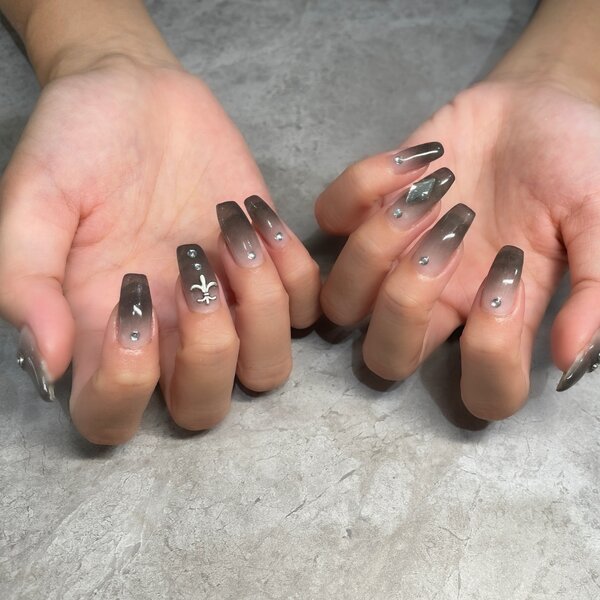 ハンド ミドルコース(ブラックグラデーション)＋長さだし2本|Nail Salon Linda