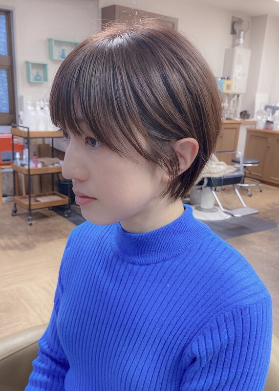 浜辺美波さん風、前髪ありショート|Fringe Hair Salon