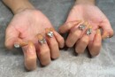 ハンド ミドルコース(90分 アート、ストーン、シールつけ放題) 大きめのストーン！|Nail Salon Linda