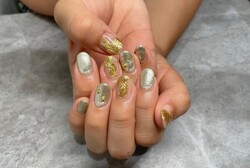 ハンド定額デザイン「ラメとゴールドミラー」|Nail Salon Linda