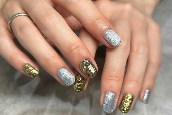 ハンド ワンカラー 「ゴールドとブルー」|Nail Salon Linda