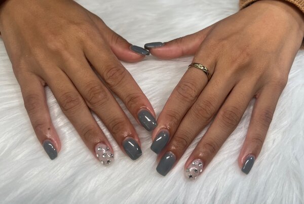 ハンド 定額デザイン 「グリーン＆シルバー 相性ばっちり」|Nail Salon Linda