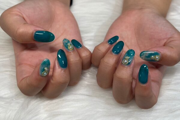 ハンド 定額デザイン 「透け感のあるブルーがポイント！」|Nail Salon Linda