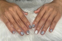 マグネット ネイル 「淡いブルー」|Nail Salon Linda