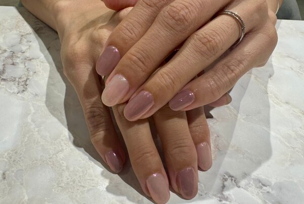 ハンド定額デザイン カラーチェンジ 「光の加減で違う雰囲気に」|Nail Salon Linda