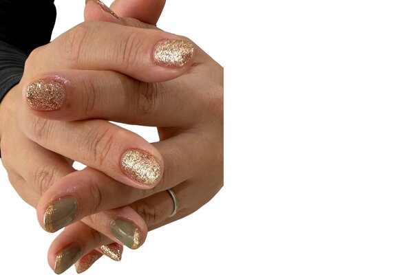 ハンド 定額デザイン 「カーキにラメとミラーフレンチ」|Nail Salon Linda