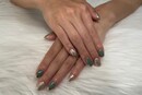 ハンド 定額デザイン 「グリーンにゴールドのミラー」|Nail Salon Linda