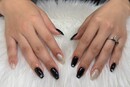 ハンド 定額デザイン「ブラックにハートのホロ」|Nail Salon Linda