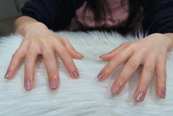 ハンド ライトコース(60分 アート、ストーン、シールつけ放題)「ピンクオーロラにフラッシュのラメ」|Nail Salon Linda