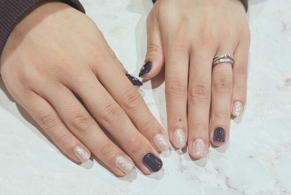 ハンド 定額デザイン「シルバーと濃いめネイビー」|Nail Salon Linda