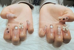 ハンド ミドルコース (90分 アート、ストーン、シールつけ放題)「ブラウンメインに」|Nail Salon Linda