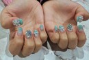 ハンド ミドルコース (90分 アート、ストーン、シールつけ放題) 「ホワイト＆ブルーで冬デザイン」|Nail Salon Linda