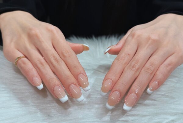 ハンド フレンチネイル「ホワイトがシンプルでかわいい！」|Nail Salon Linda