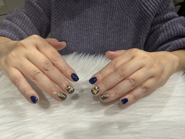 ハンド 定額デザイン「ネイビーとカーキをあえてあわせ、オリジナルデザインに！」|Nail Salon Linda