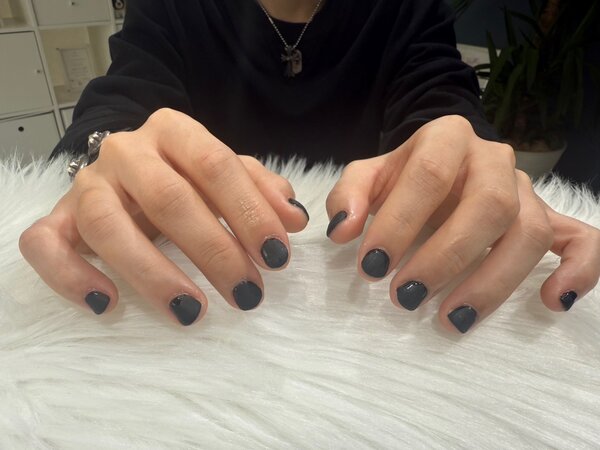 ハンド ワンカラー 「黒ワンカラーマットでかっこよく！ 男性初ネイル！」|Nail Salon Linda