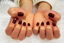 ハンド ミドルコース (60分つけ放題) クリスマス前にレッドカラー先端のラメがポイントです！|Nail Salon Linda