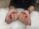 ハンド  ワンカラー 「クリスマス直前のレッドネイル！ 根本のパーツがさらに華やかな仕上がりに！」|Nail Salon Linda