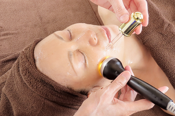 ヒト幹細胞・シミケア専門 フリージア | 表参道のエステサロン ヒト幹細胞・シミケア専門 フリージア | 表参道のエステサロン