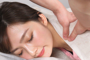 【小顔矯正 骨盤矯正 美姿勢矯正】GINZA 美容整体サロン Happiness | 日本橋のリラクゼーション 【小顔矯正 骨盤矯正 美姿勢矯正】GINZA 美容整体サロン Happiness | 日本橋のリラクゼーション