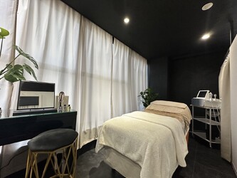 【肌質改善】Salon de BLANC クリスティーナ/ハーブピーリング/毛穴/小顔/痩身 | 表参道のエステサロン 【肌質改善】Salon de BLANC クリスティーナ/ハーブピーリング/毛穴/小顔/痩身 | 表参道のエステサロン