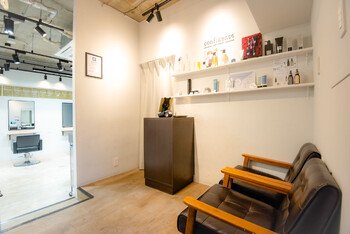 confidence -MEN'S HAIR- 新宿本店 | 新宿のヘアサロン confidence -MEN'S HAIR- 新宿本店 | 新宿のヘアサロン